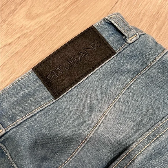 FITJEANS Women's Light Blue Skinny Jeans - Picture 6 of 7